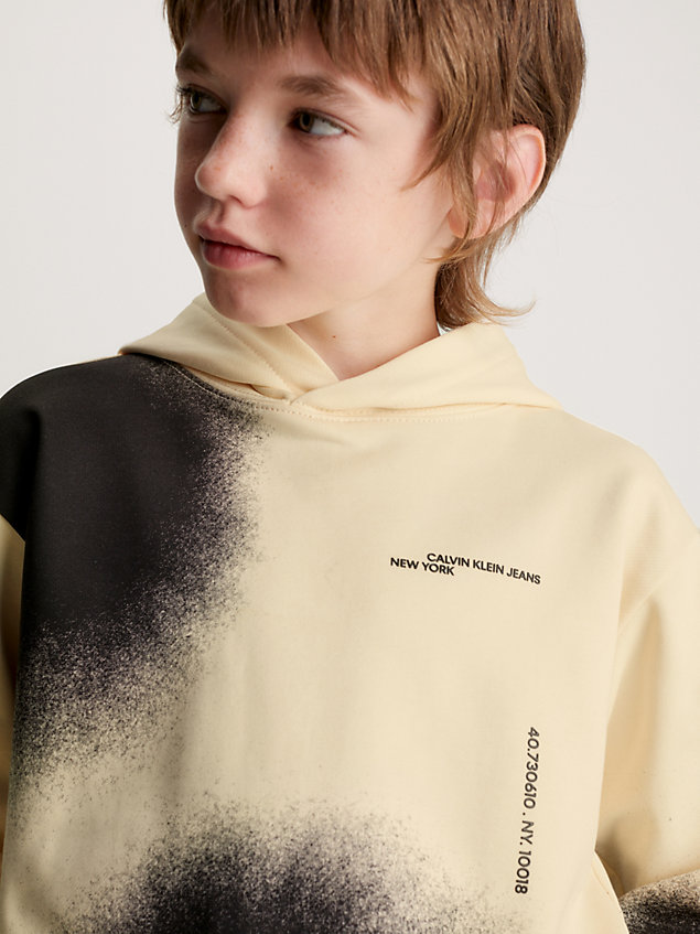 beige lässiger unisex-hoodie mit spray-print für kids unisex - calvin klein jeans