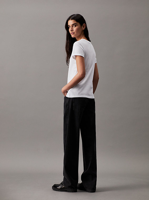 t-shirt slim en coton bio bright white pour femmes calvin klein jeans