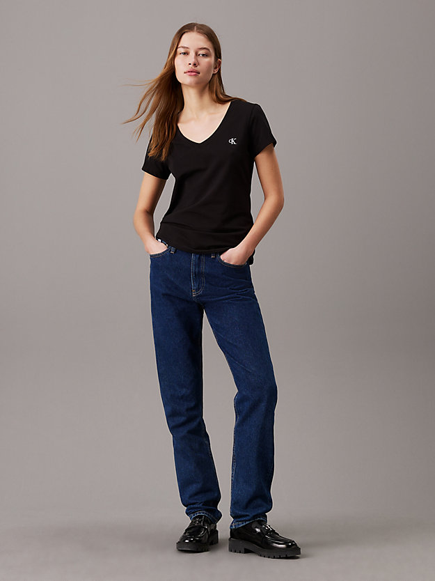 CK BLACK Slim Fit T-Shirt mit V-Ausschnitt für Damen CALVIN KLEIN JEANS