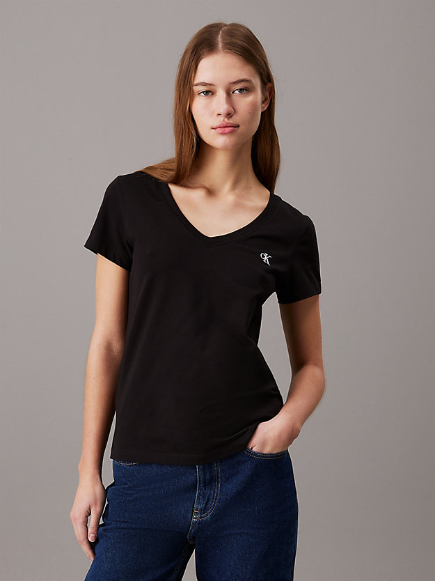 CK BLACK Slim Fit T-Shirt mit V-Ausschnitt für Damen CALVIN KLEIN JEANS