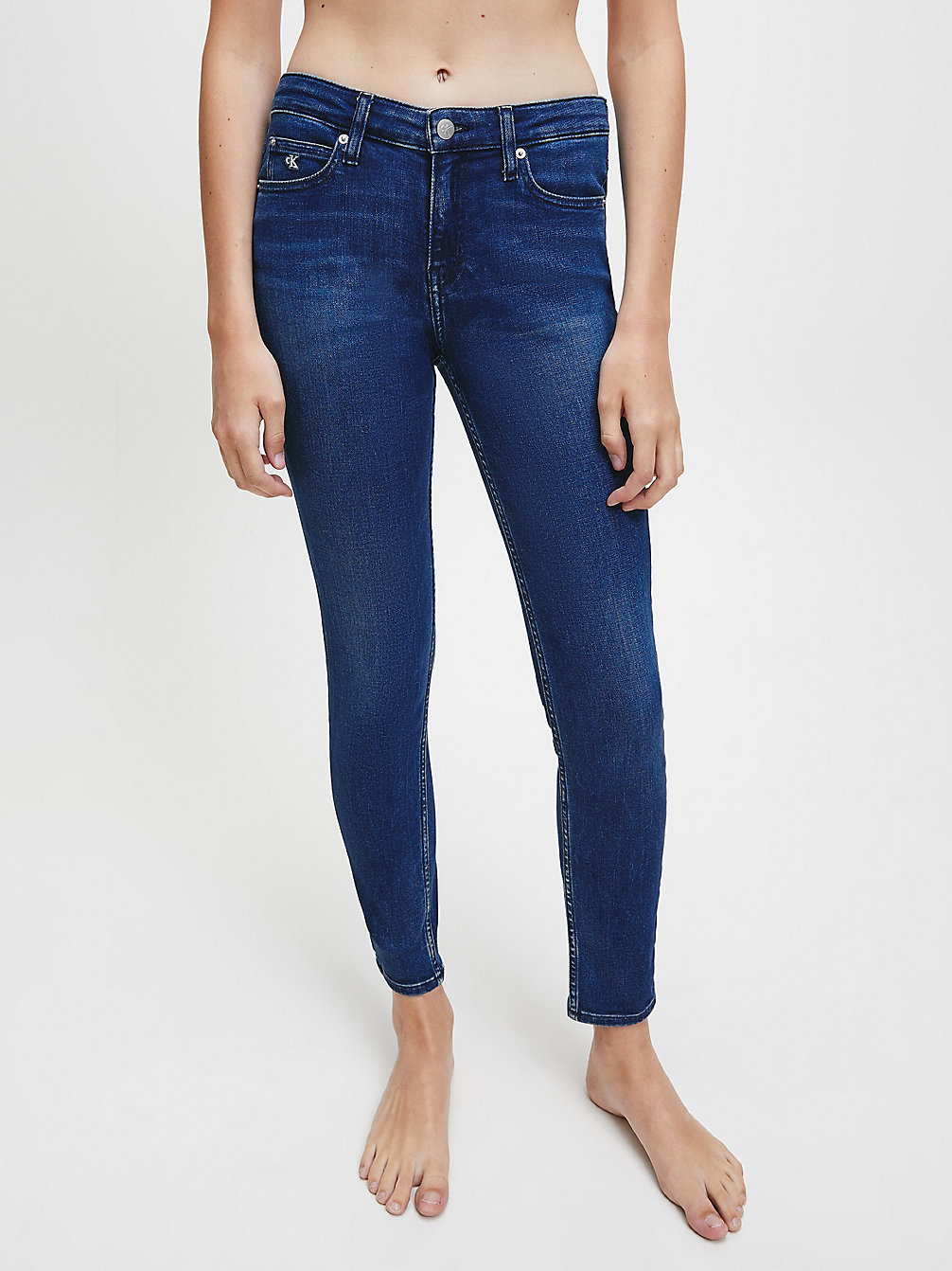 BB112 - BRIGHT BLUE EMBRO HEM Mid Rise Skinny Enkellange Jeans undefined dames Calvin Klein