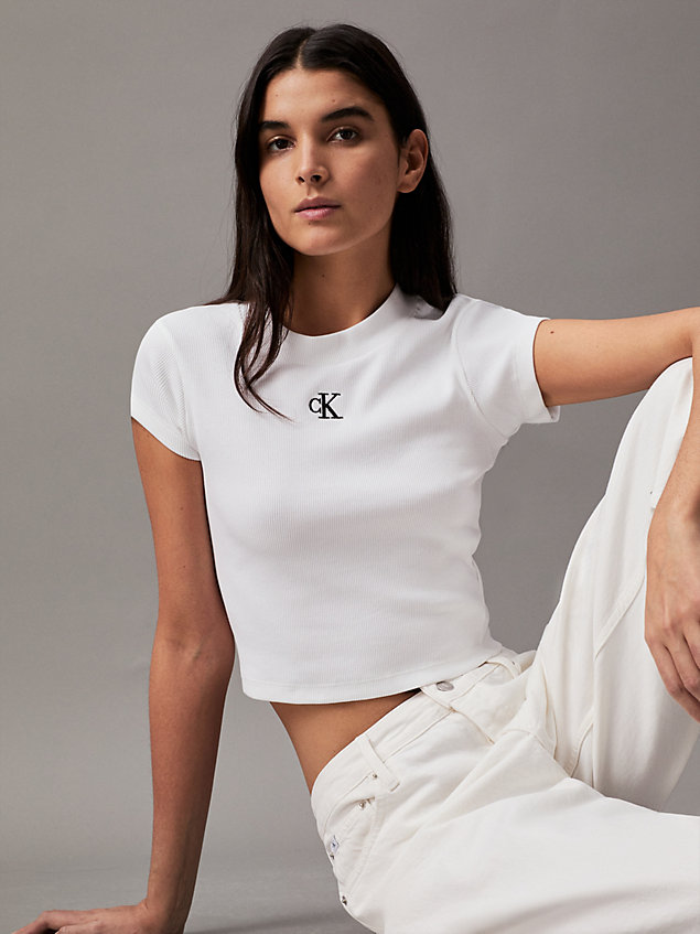 t-shirt slim court côtelé white pour femmes calvin klein jeans