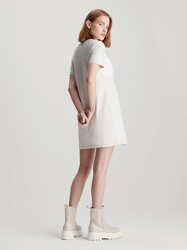 robe t-shirt avec monogramme eggshell pour femmes calvin klein jeans