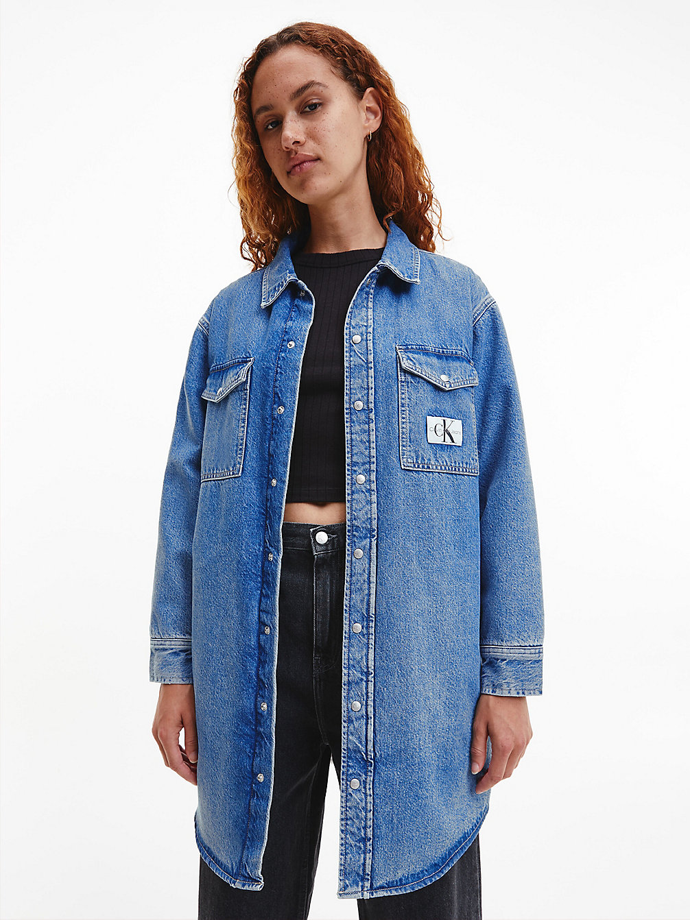 DENIM LIGHT > Удлиненная джинсовая куртка-рубашка с наполнителем > undefined Женщины - Calvin Klein