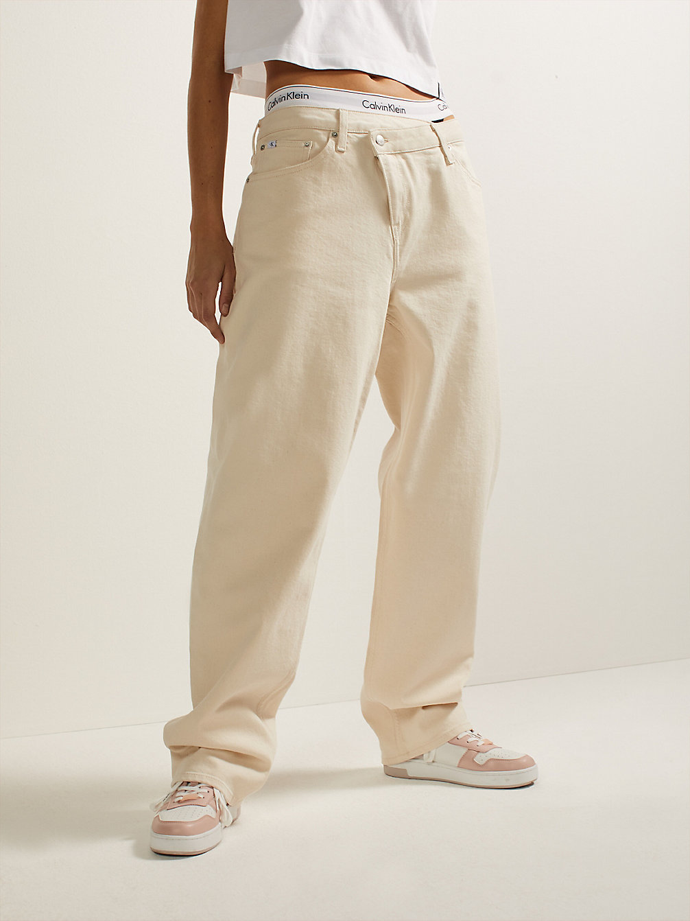 CRESCENT MOON 90's Straight Jeans undefined women Calvin Klein