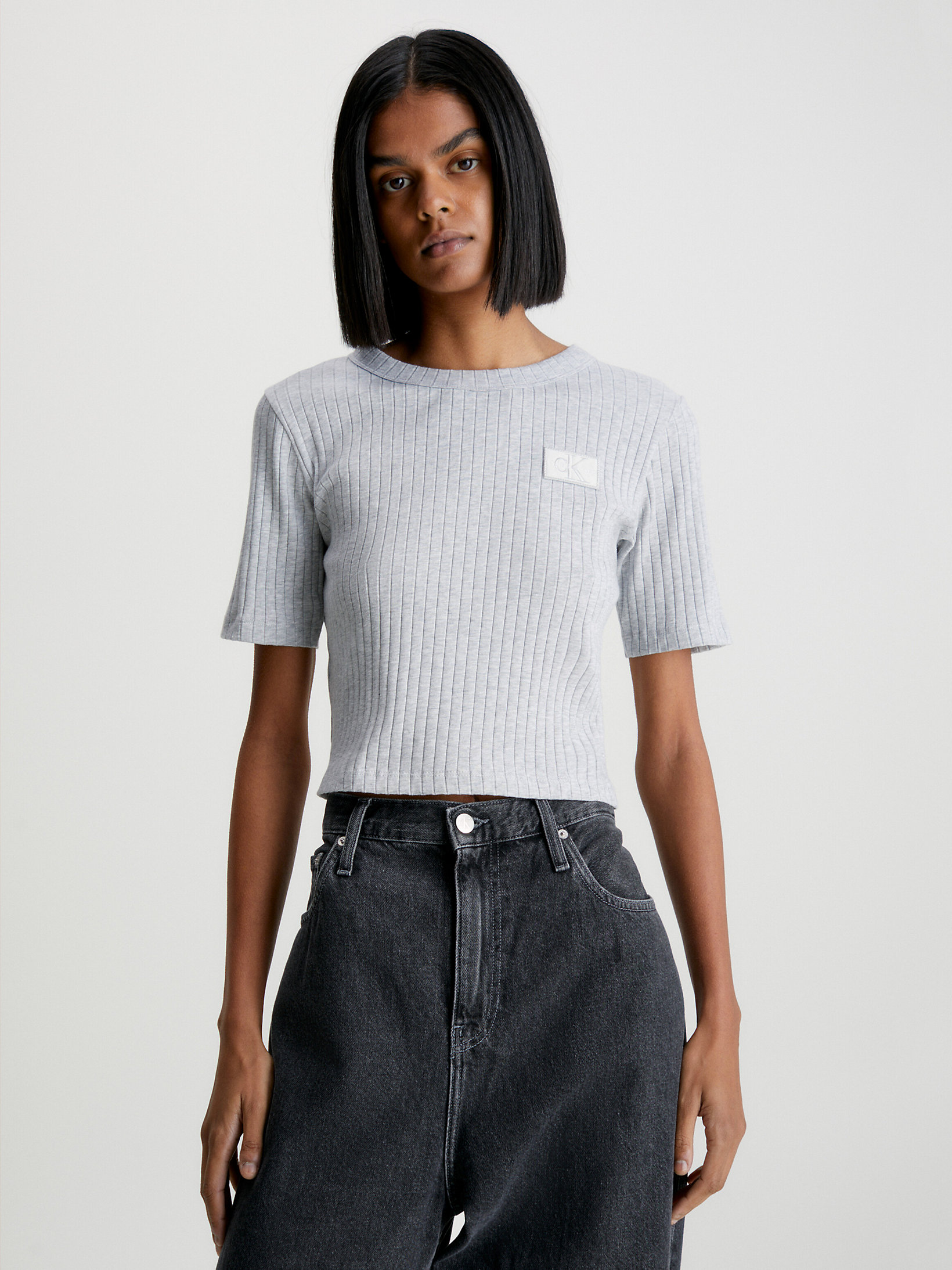 Light Grey Heather T-Shirt Slim Court Avec Insigne undefined femmes Calvin Klein
