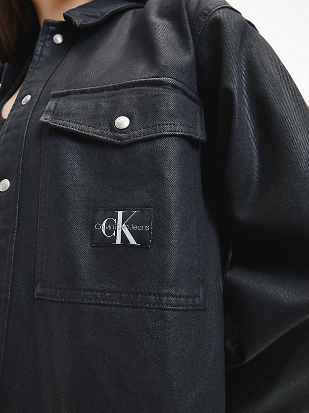 DENIM BLACK Swobodna kurtka koszulowa z powlekanego jeansu dla Kobiety CALVIN KLEIN JEANS