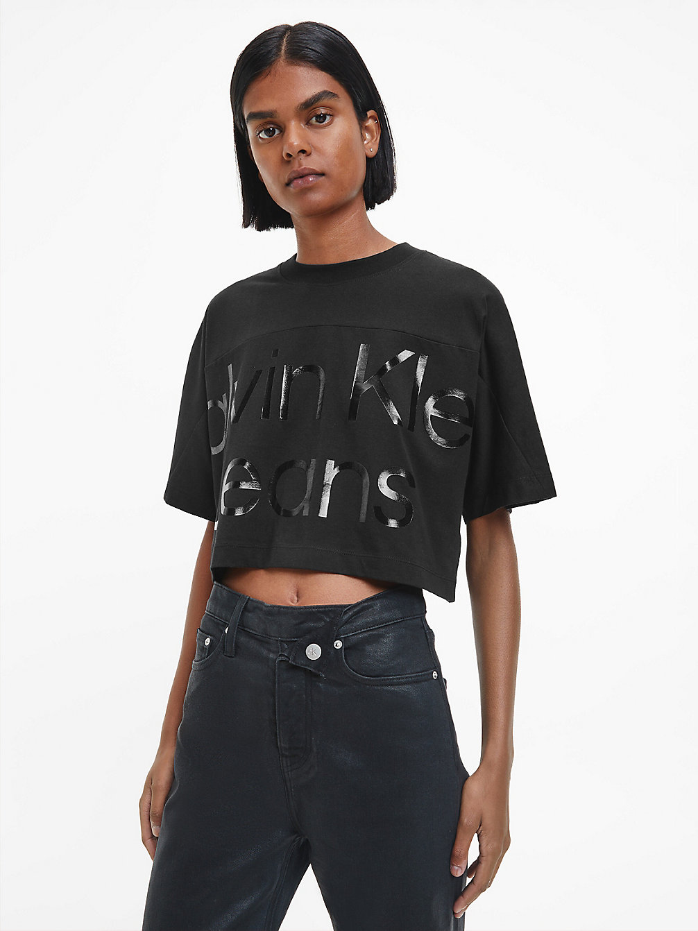 CK BLACK > Błyszczący T-Shirt Z Logo O Skróconym Kroju > undefined Kobiety - Calvin Klein