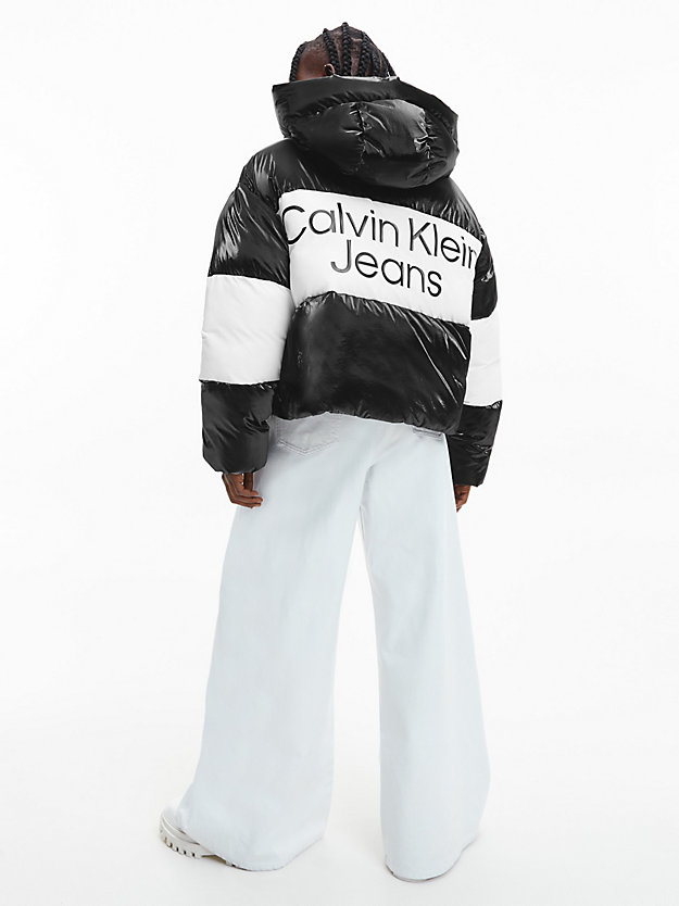CK BLACK/BRIGHT WHITE Glänzende cropped Steppjacke mit Logo für Damen CALVIN KLEIN JEANS