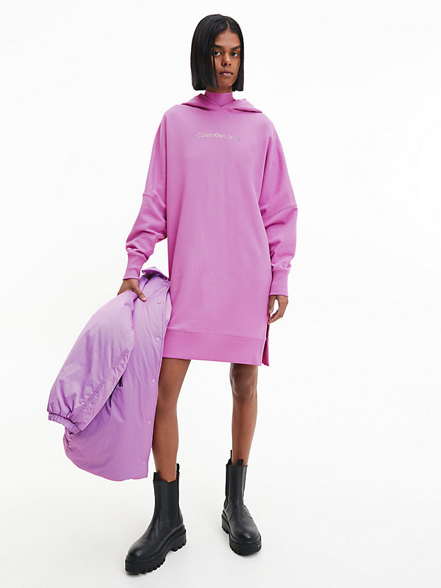 purple swobodna sukienka dresowa z kapturem dla kobiety - calvin klein jeans