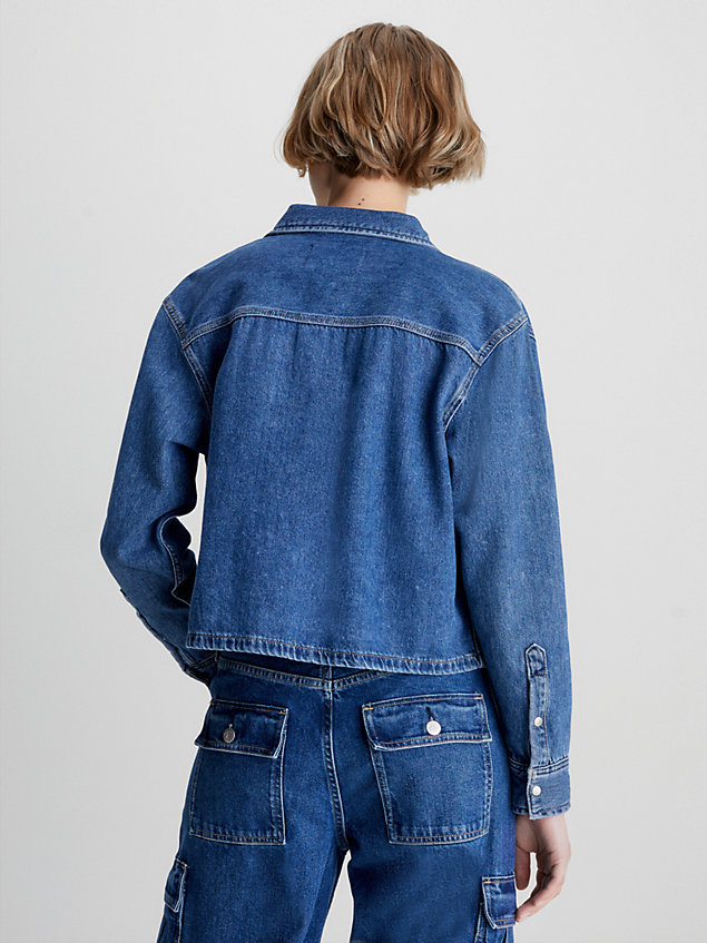 blue jeansowa kurtka koszulowa o skróconym fasonie dla kobiety - calvin klein jeans
