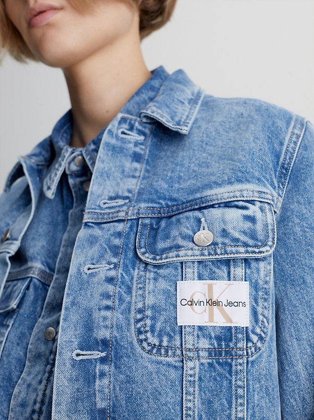 denim light cropped recycling-jeansjacke für damen - calvin klein jeans