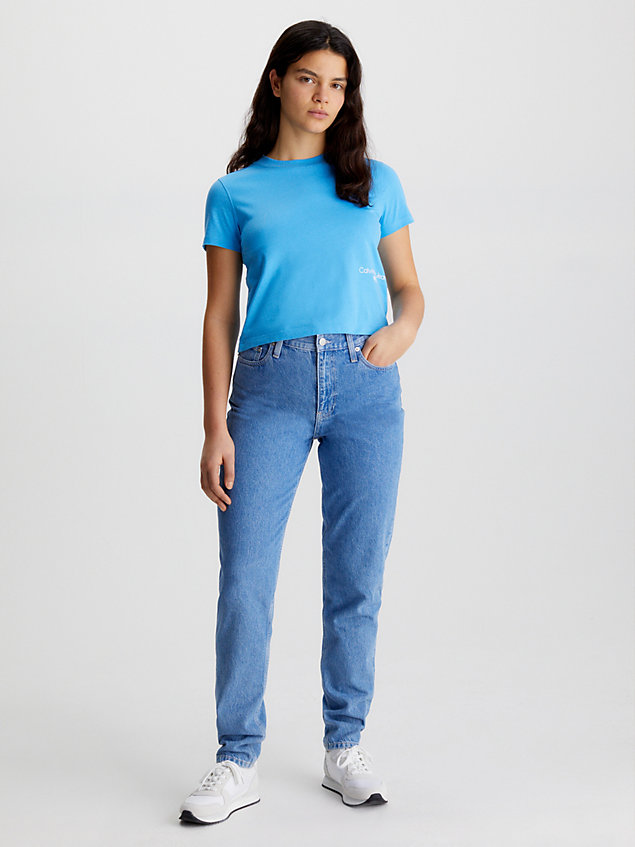 blue cropped t-shirt met logo voor dames - calvin klein jeans
