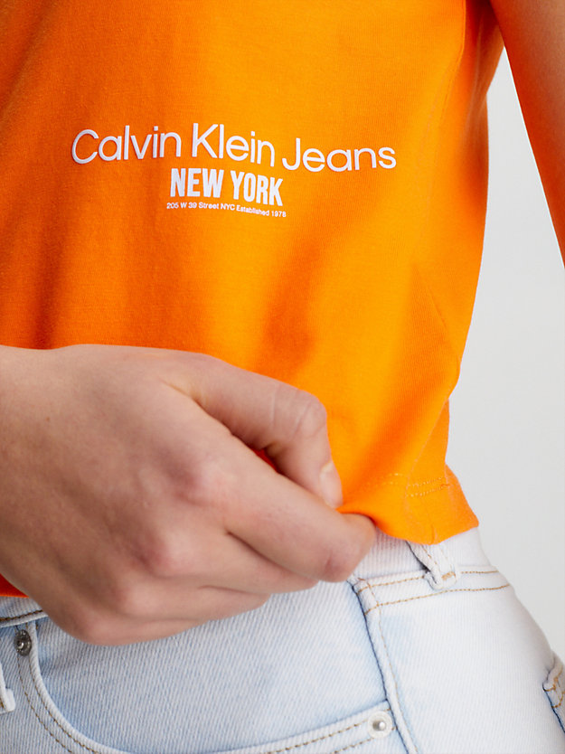 camiseta cropped con logo vibrant orange de mujer calvin klein jeans