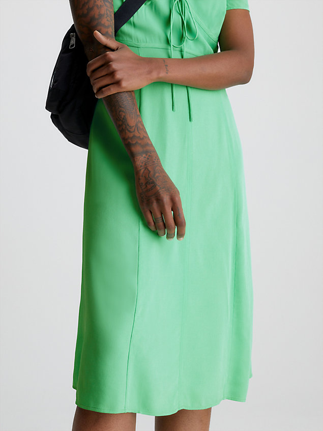 robe longueur midi à manches courtes en crêpe green pour femmes calvin klein jeans