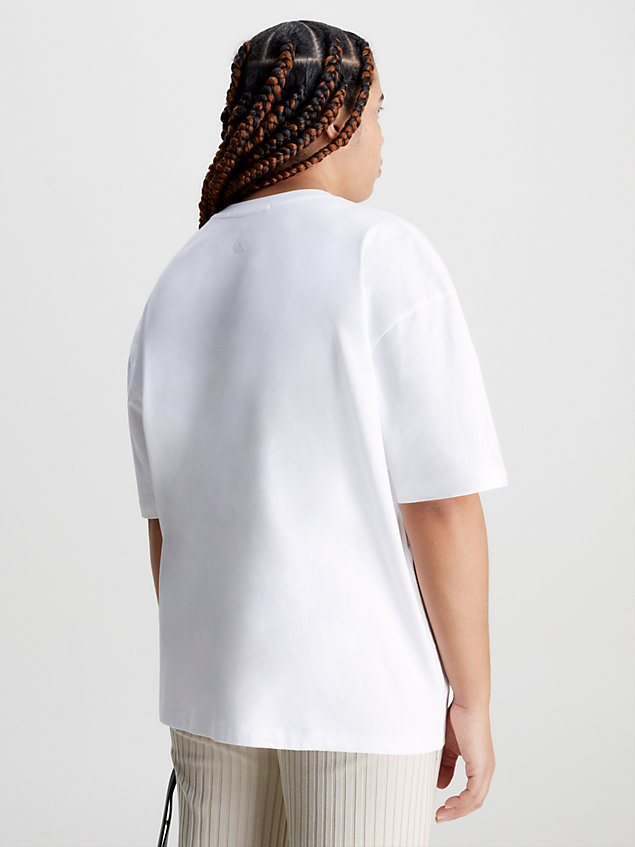 white boyfriend logo-t-shirt in großen größen für damen - calvin klein jeans
