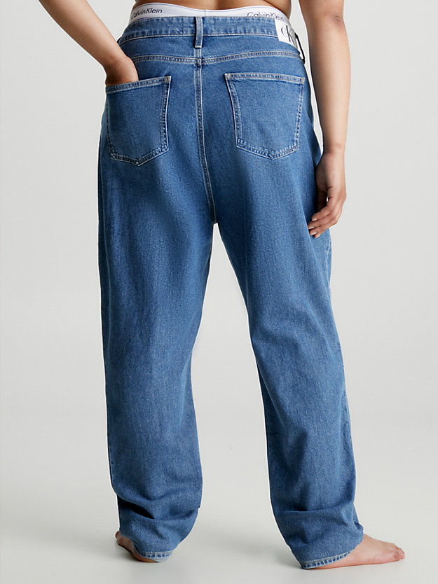 jean mom grande taille denim medium pour femmes calvin klein jeans