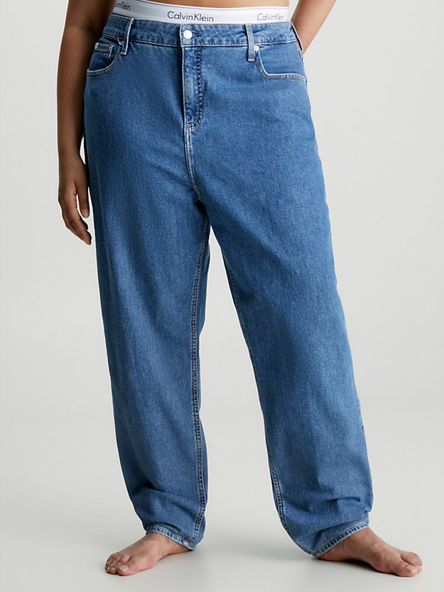 jean mom grande taille denim medium pour femmes calvin klein jeans