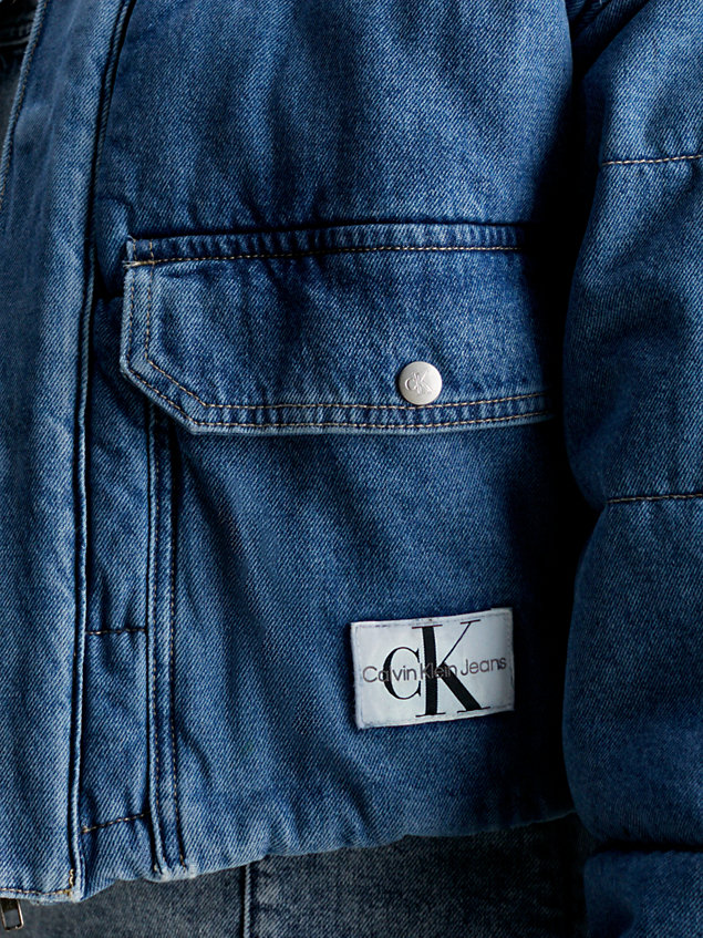 blue jeansowa kurtka puchowa o skróconym fasonie dla kobiety - calvin klein jeans