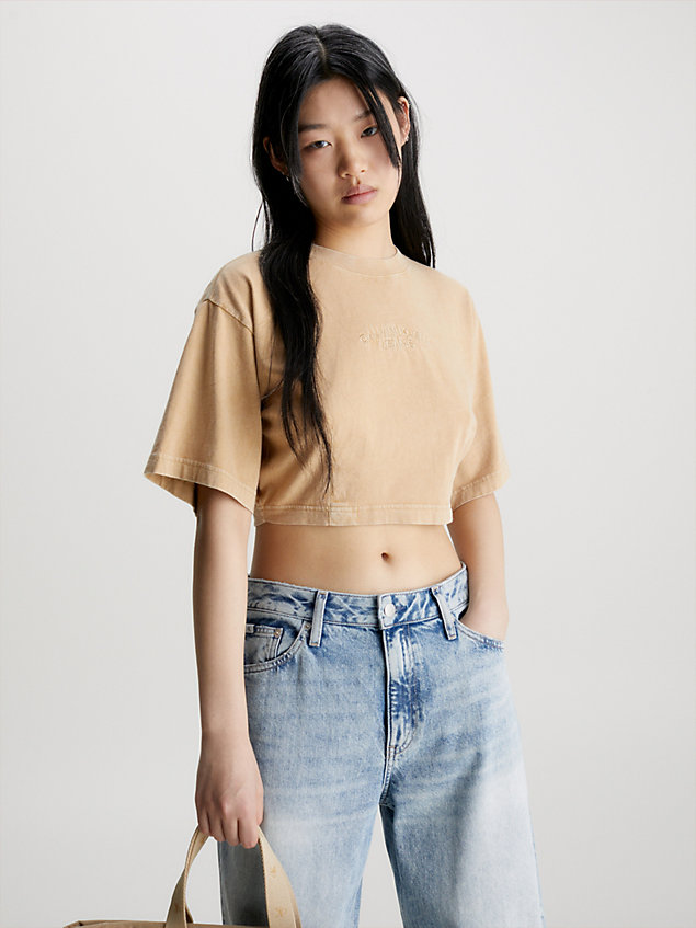 camiseta cropped de algodón lavado beige de mujer calvin klein jeans