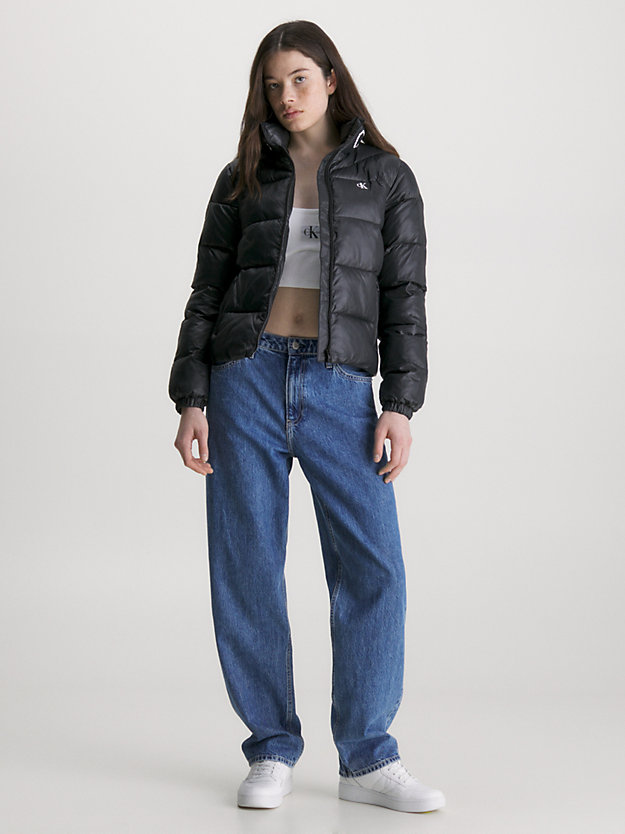 ck black dopasowana kurtka puchowa z przetworzonego nylonu dla kobiety - calvin klein jeans