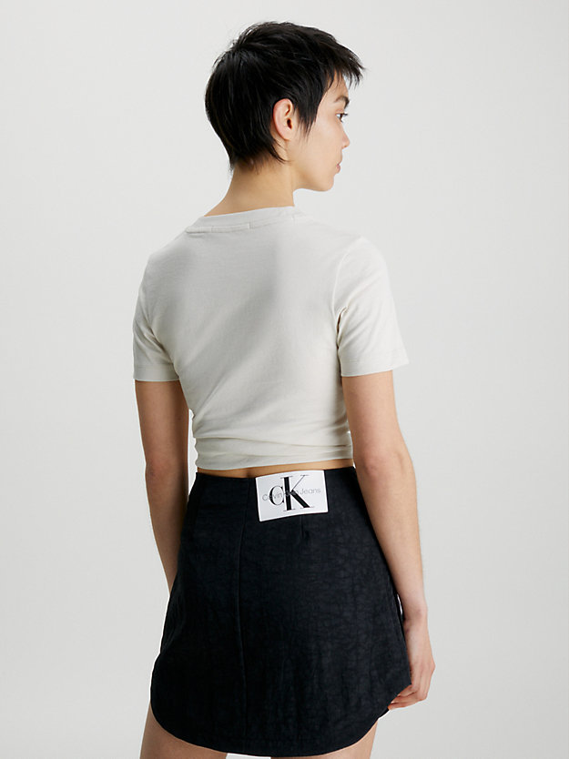 eggshell t-shirt bawełniany z monogramem dla kobiety - calvin klein jeans