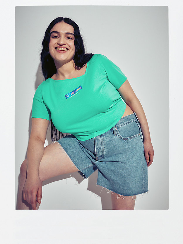 t-shirt slim court - pride aqua green pour femmes calvin klein jeans