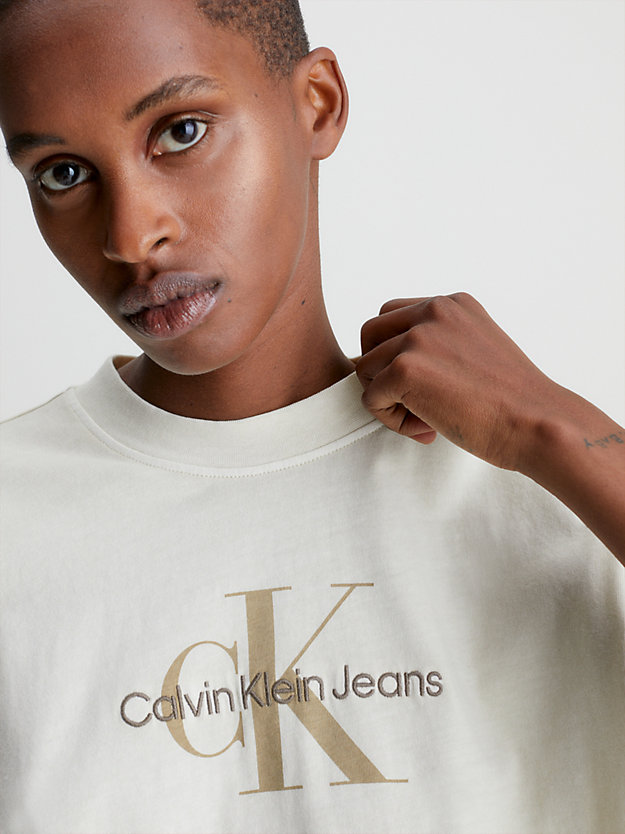 CLASSIC BEIGE Relaxed monogram T-shirt voor dames CALVIN KLEIN JEANS