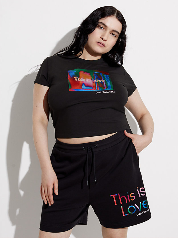 CK BLACK Schmal geschnittenes Cropped T-Shirt - Pride für Damen CALVIN KLEIN JEANS