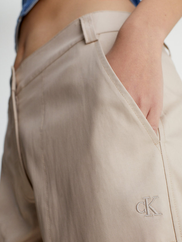 beige swobodne bojówki dla kobiety - calvin klein jeans