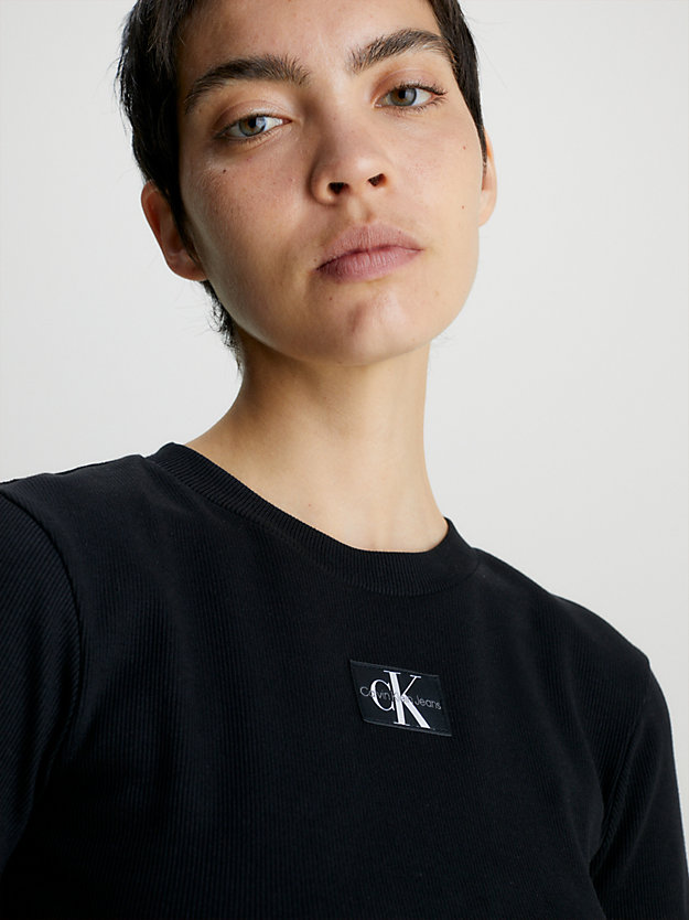 camiseta de punto de canalé con insignia ck black de mujer calvin klein jeans