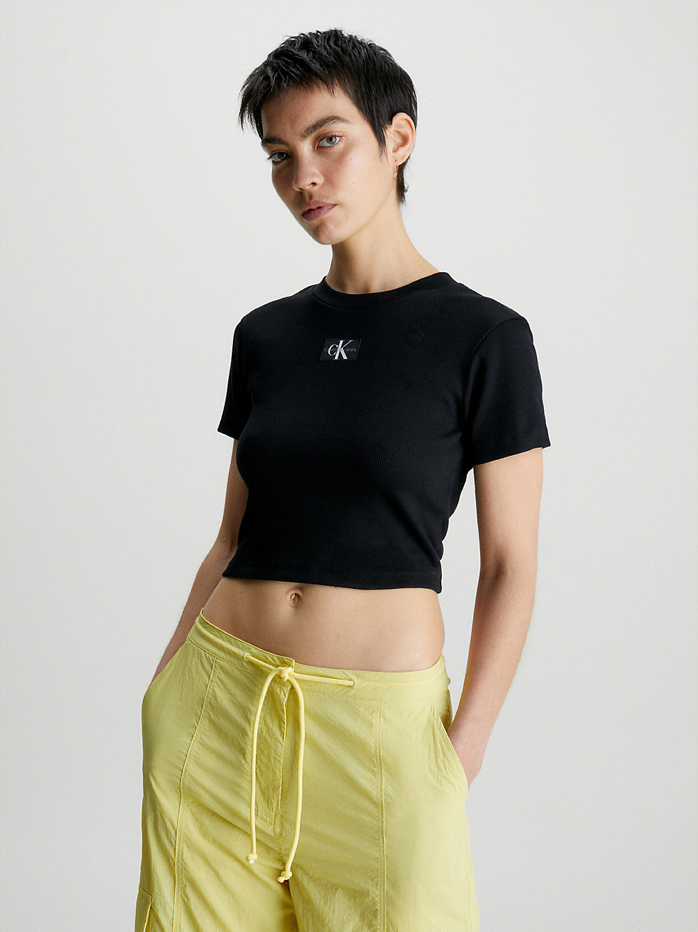 CK BLACK > T-Shirt Z Naszywką Z Dżerseju Ściągaczowego > undefined Kobiety - Calvin Klein