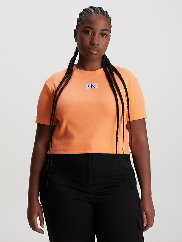 crushed orange geripptes jersey-t-shirt mit badge für damen - calvin klein jeans