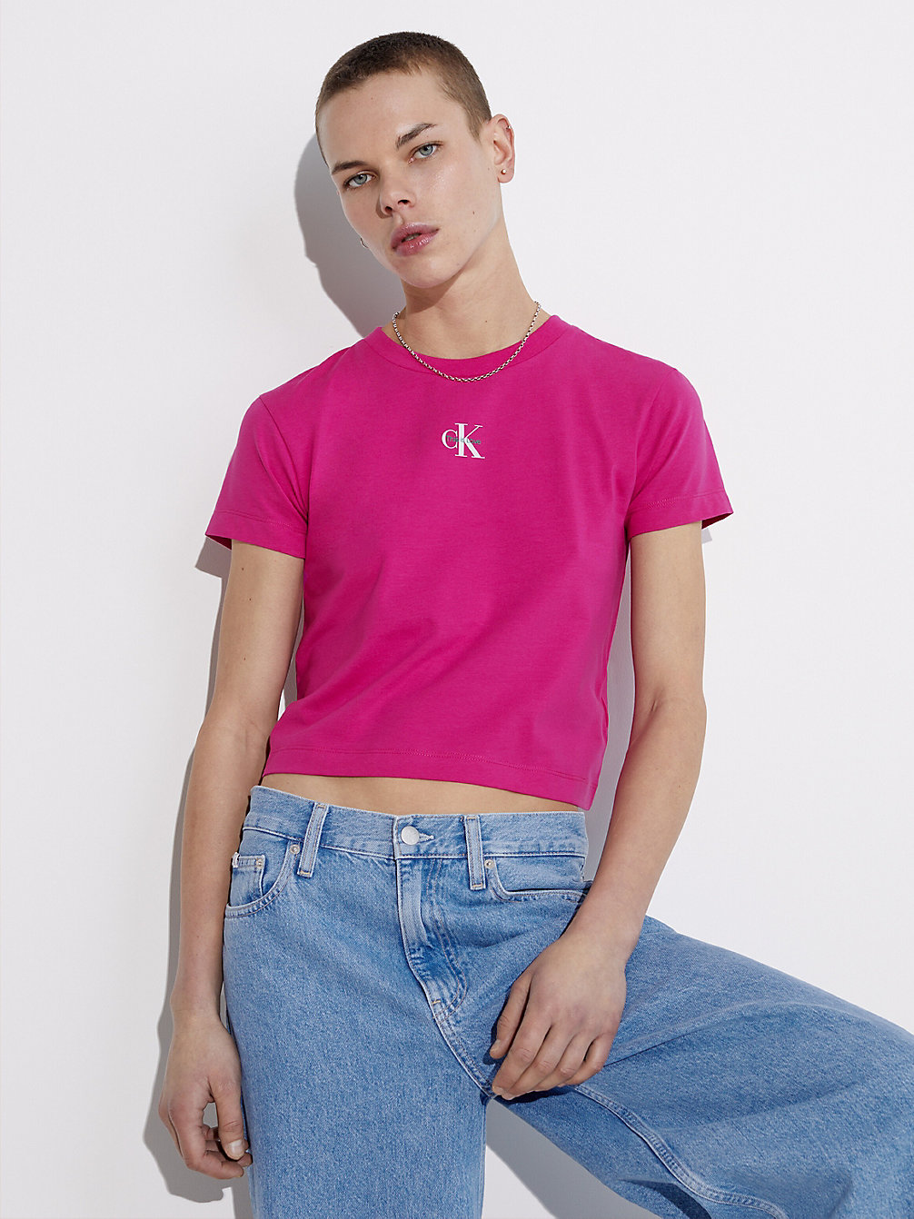 FUCHSIA RED Schmales Monogramm-T-Shirt - Pride undefined Damen Calvin Klein