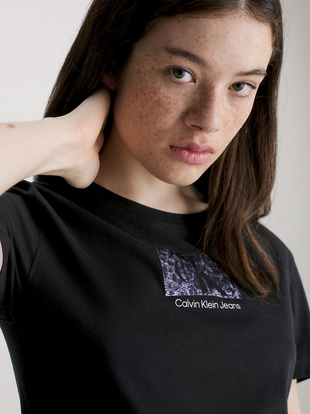 CK BLACK Schmales Logo-T-Shirt aus Bio-Baumwolle für Damen CALVIN KLEIN JEANS