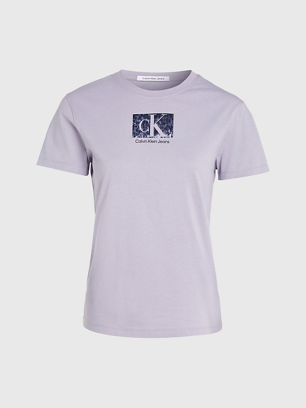 lavender aura slim t-shirt met logo van biologisch katoen voor dames - calvin klein jeans