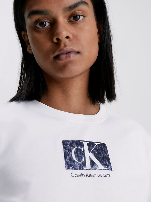 t-shirt slim in cotone biologico con logo bright white da donna calvin klein jeans