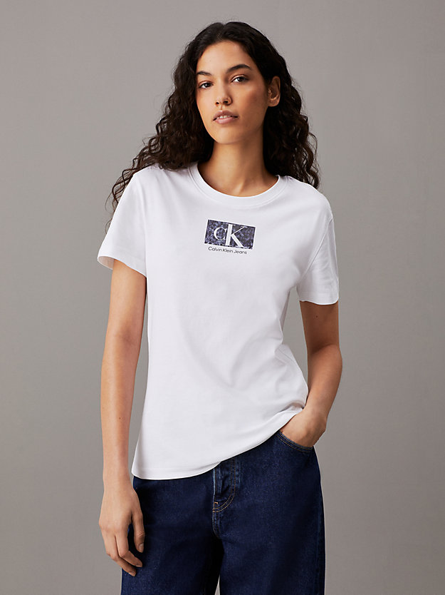 BRIGHT WHITE Camiseta slim de algodón orgánico con logo de mujer CALVIN KLEIN JEANS