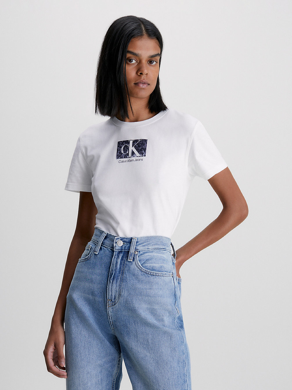T-Shirt Slim In Cotone Biologico Con Logo > BRIGHT WHITE > undefined donna > Calvin Klein