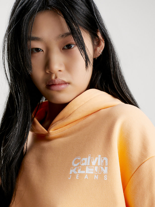 sweat-shirt à capuche court avec logo dans le dos crushed orange pour femmes calvin klein jeans