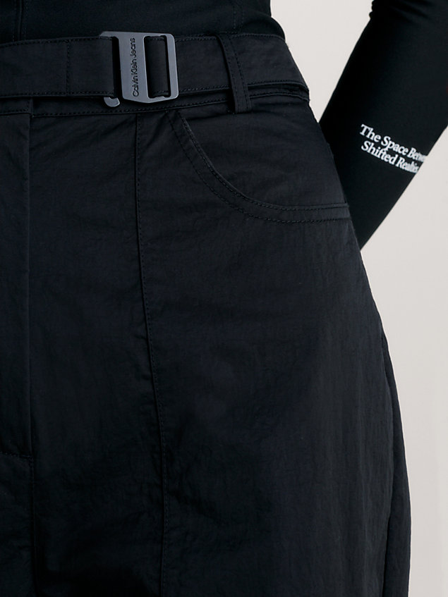 black relaxed broek met riem en hoge taille voor dames - calvin klein jeans