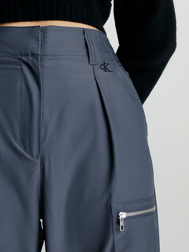 grey bojówki z miękkiego nylonu dla kobiety - calvin klein jeans