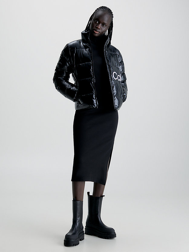 doudoune ajustée ultra-brillante ck black pour femmes calvin klein jeans