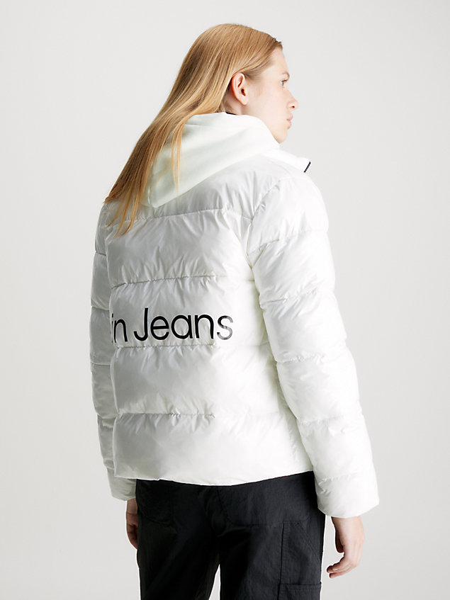 white błyszcząca dopasowana kurtka puchowa dla kobiety - calvin klein jeans