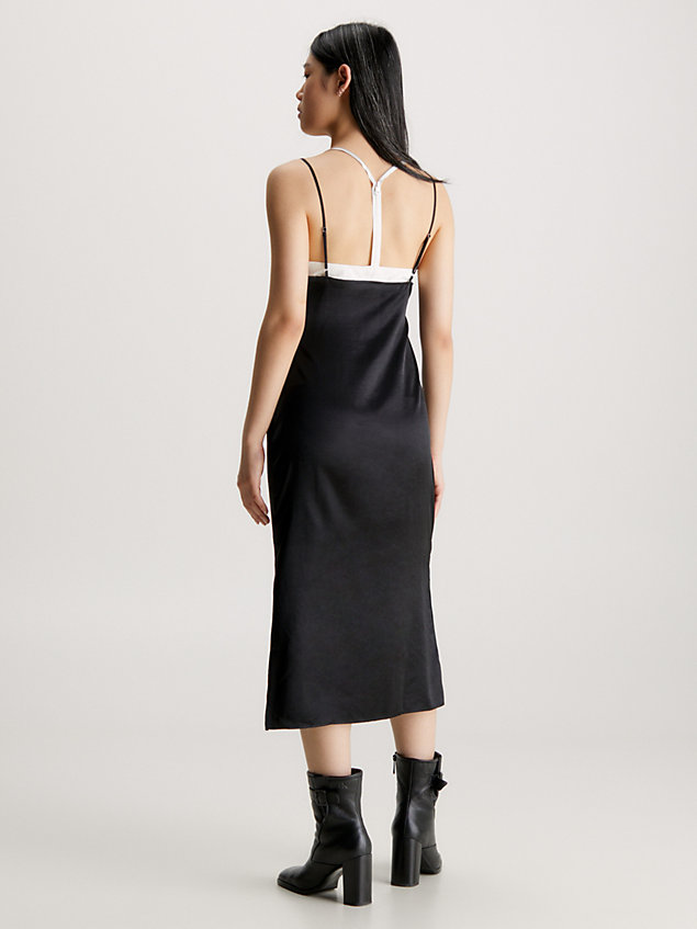 black wciągana sukienka midi z satyny dla kobiety - calvin klein jeans