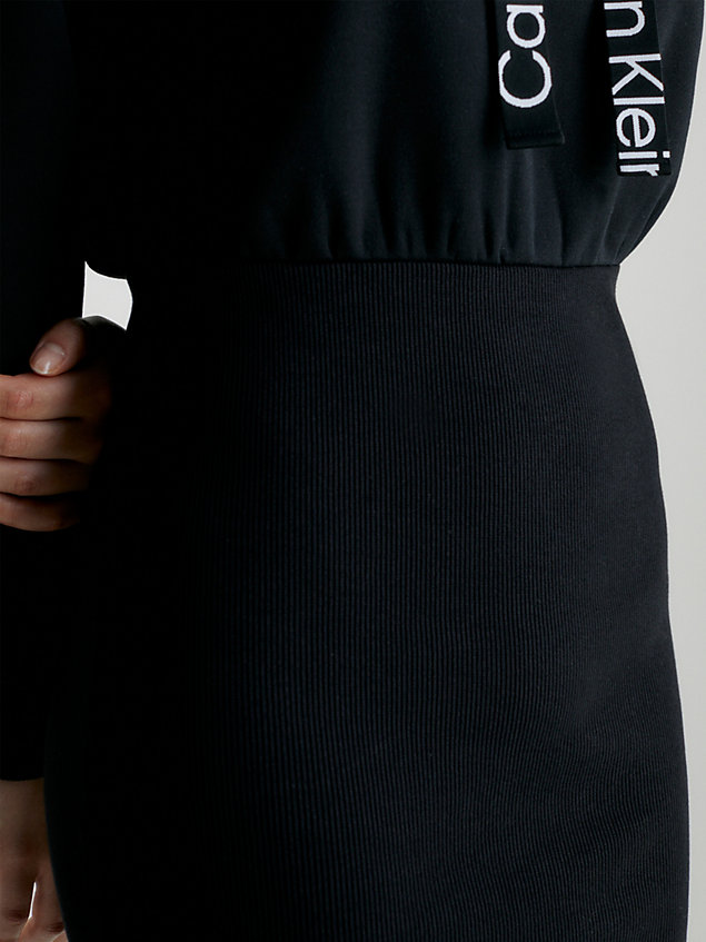 black sukienka dresowa z kapturem i taśmą z logo dla kobiety - calvin klein jeans