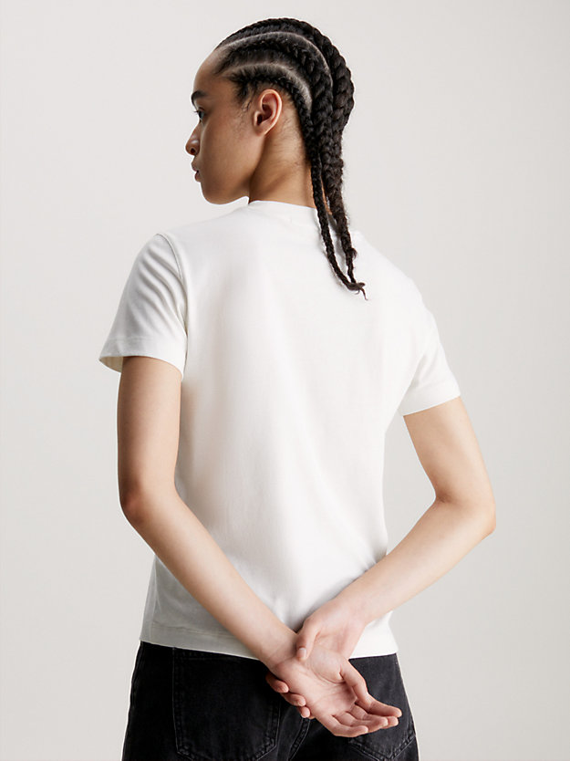 t-shirt slim avec col orné du logo ivory / plaza taupe pour femmes calvin klein jeans