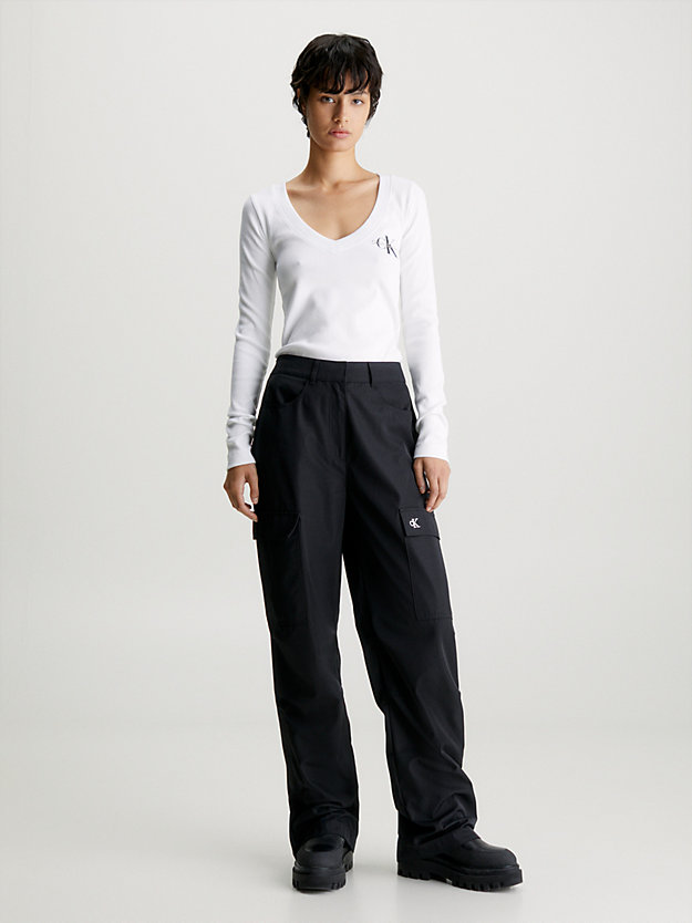 bright white smalle geribbelde top met v-hals voor dames - calvin klein jeans