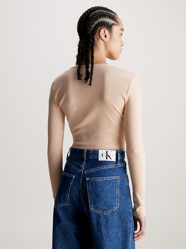 putty beige wąski prążkowany top z długim rękawem dla kobiety - calvin klein jeans