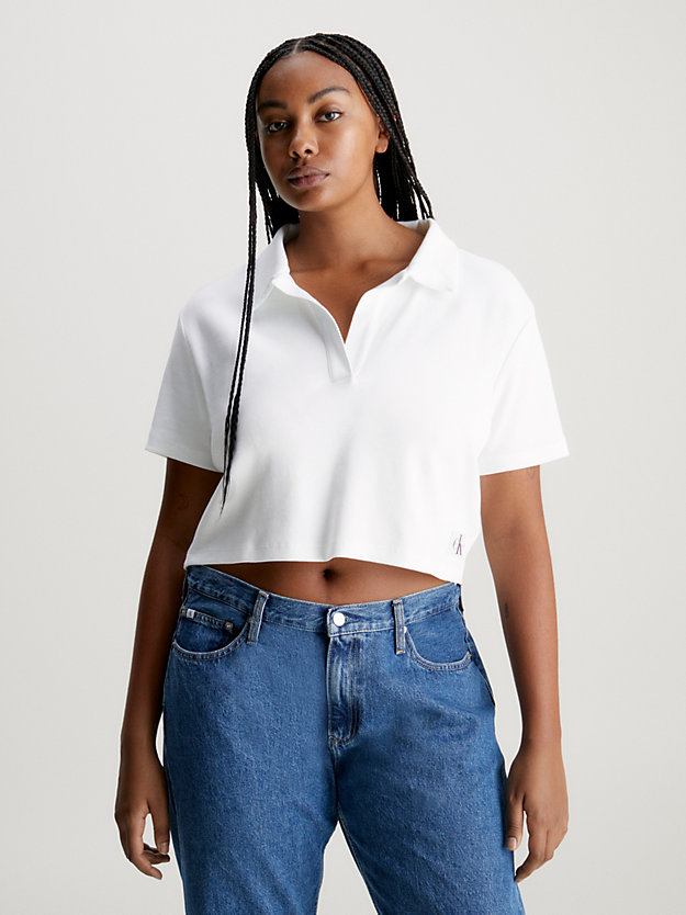 bright white swobodna prążkowana koszulka polo dla kobiety - calvin klein jeans